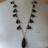Sautoir ruban,perles et pampilles noires.