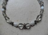 Collier perles cristal, verre blanc-opaque.