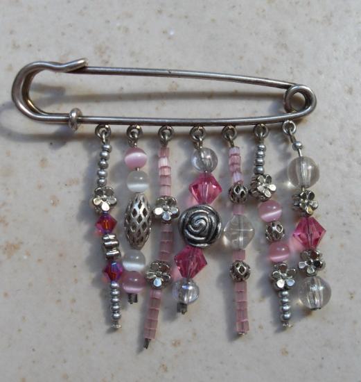 Broche-�pingle m�tal, perles et pampilles.