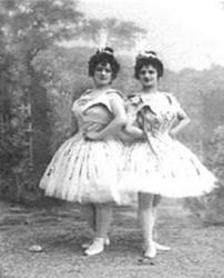 Mlles Lobstein et Piodi dans l'Etoile