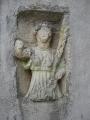 Statue Romaine dans une écurie (prise par les randonneurs de Beneuvre)