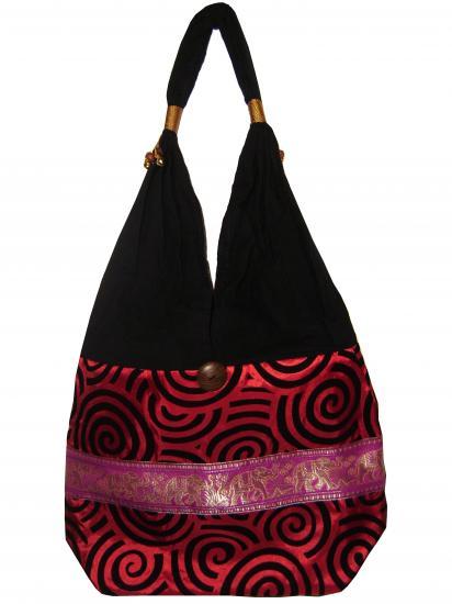 en bandoulière d autres se tiennent à l épaule ou à la main tous ... en bandoulière d autres se tiennent à l épaule ou à la main tous ...