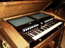 Harmonium Alexandre de l'&eacute;glise de Maringues
