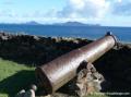 Vestiges militaires, et vue sur les Saintes, Vieux-Fort
