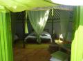 Yourte verte drapée intérieur