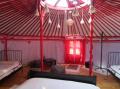 Yourte rouge intérieur